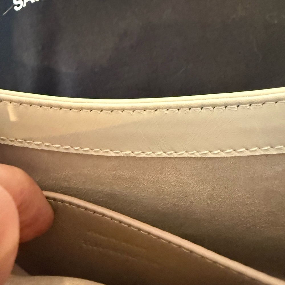 For Sydnee: YSL: MINI LE 5 À 7 IN SMOOTH LEATHER
BLANC VINTAGE - Picture 8 of 9